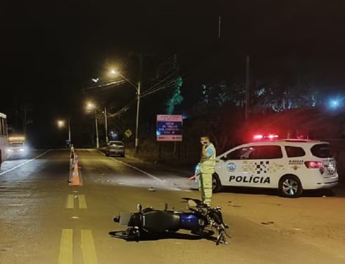 Motociclista fica gravemente ferido após ser atingido por carro dirigido por adolescente embriagado, em Flórida Paulista